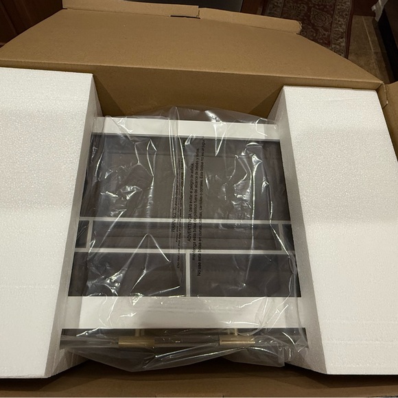 Kendra Scott
Large Antique Brass Jewelry Box In White Lacquer - Picture 4 of 12